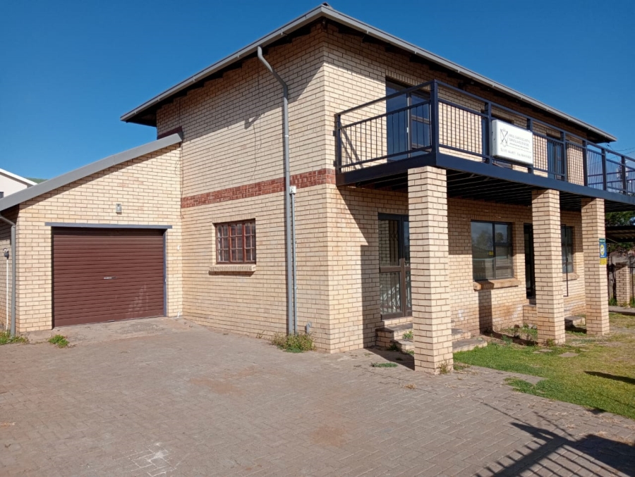 To Let 4 Bedroom Property for Rent in Langenhovenpark Free State